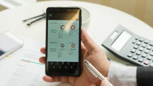 Explore 10 key trends shaping expense-management apps in 2026, from Agentic Finance to Graph-AI fraud detection and Open Banking APIs.